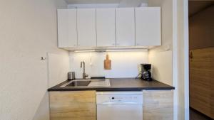 Résidence Verseau - Appartement lumineux et spacieux · Centre station · avec cabine et Balcon MAE-7781