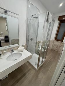 Coral White Apartment