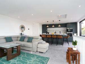 Pass the Keys The View in Moelfre for 8 people with sea views