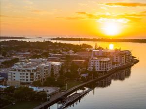 Riverside Holiday Apartments