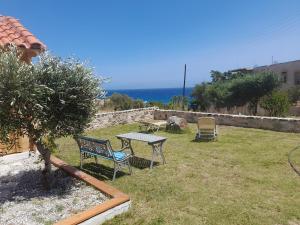 Petrakis Aris Beach Apartments Log Cabin No1