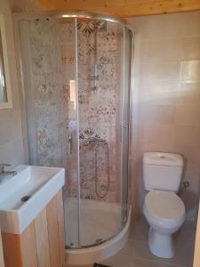 Petrakis Aris Beach Apartments Log Cabin No1