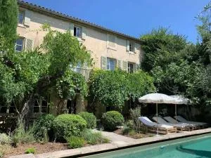 Le Mas Maillane, résidence du 18ème rénové, piscine et jardin privé - Maillane