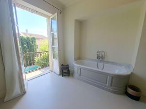 Le Mas Maillane, résidence du 18ème rénové, piscine et jardin privé