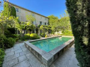 Villas Le Mas Maillane, residence du 18eme renove, piscine et jardin prive : photos des chambres