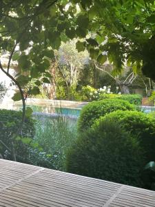 Villas Le Mas Maillane, residence du 18eme renove, piscine et jardin prive : photos des chambres