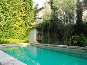 Villas Le Mas Maillane, residence du 18eme renove, piscine et jardin prive : photos des chambres