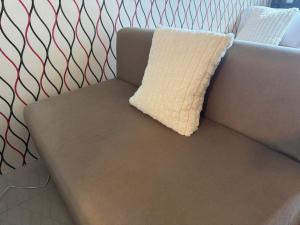 High Rise Haven in Makati with Balcony and View