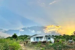 The Propeller a Luxury Farmstay at Crossroads Getaway - Wodapatti