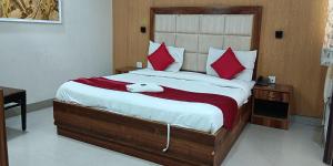 Hotel RTS Plaza Near IGI Airport