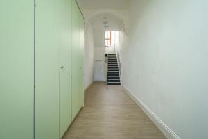 Modern Suite Blackburn