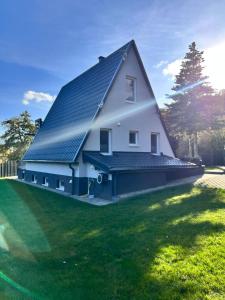 Kaszubska Kryjówka - Komfortowy 8 osobowy Domek w sercu Kaszub - Jacuzzi, Sauna, Rowerek Wodny, Jezioro, Las, Salon Gier!