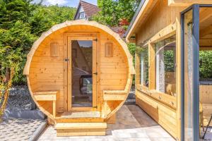 Kaszubska Kryjówka - Komfortowy 8 osobowy Domek w sercu Kaszub - Jacuzzi, Sauna, Rowerek Wodny, Jezioro, Las, Salon Gier!