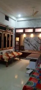 Shree Hari Niwaas - Jhūsi