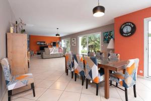 Villa spacieuse à Plouharnel avec piscine et jacuzzi