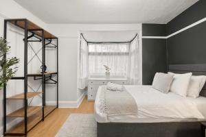 Acton 4BR House, Contractors, Families, Parking