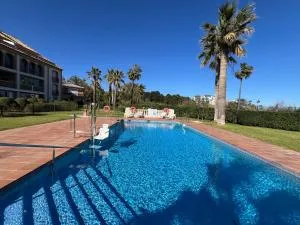 By the beach La Perla de la Bahia, Casares Costa - 巴伊亚卡萨雷斯