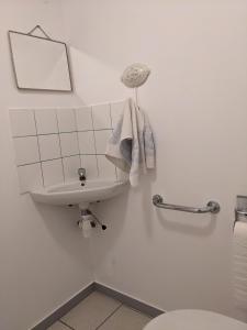 Maisons d'hotes Auberge des Trains Mythiques Chambres d'hotes a Gouarec au pied de la Velodyssee : photos des chambres