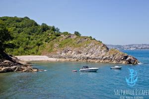 Avocet 2 Luxury Apartment with Pool and Parking