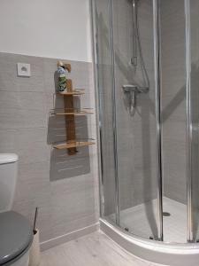 Maisons d'hotes Auberge des Trains Mythiques Chambres d'hotes a Gouarec au pied de la Velodyssee : photos des chambres
