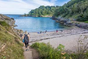 Avocet 2 Luxury Apartment with Pool and Parking