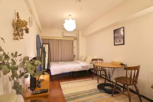 ZenAbode穏 Calming room with warmth of wood