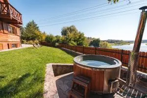 Bug Na Skarpie - Domek Wypoczynkowy z Jacuzzi i Kominkiem - Korczew