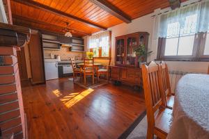 Bug Na Skarpie - Domek Wypoczynkowy z Jacuzzi i Kominkiem