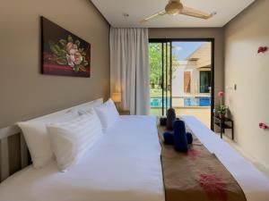 Villa Intira 5 bedrooms with 12m private pool and garden