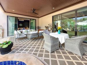 Villa Intira 5 bedrooms with 12m private pool and garden