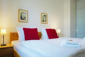 Wohnensemble mit 3 separaten Bereichen- 2 Küchen- 3 Badezimmer- 10 Personen- Garten- Parkplatz - 沃尔夫斯堡