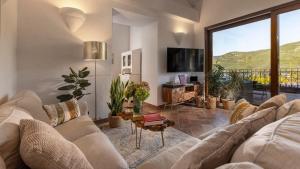 Peaceful Villa Palma with a pool in Dubrovnik