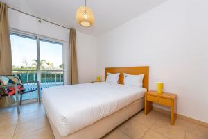 Beachside Bliss 5 mins beach & waterfront - pool - wi-fi - smart tv