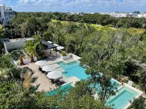 Upscale 2BR Penthouse with WaterGolf View - Chacalal