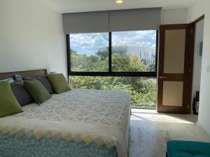 Upscale 2BR Penthouse with WaterGolf View