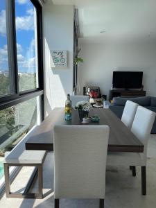 Upscale 2BR Penthouse with WaterGolf View