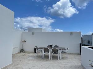 Upscale 2BR Penthouse with WaterGolf View