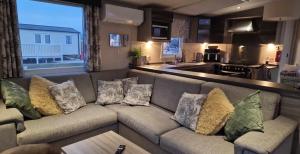 Thrillseeker - Chalet style caravan next to Fantasy Island, Ingoldmells, dog friendly - East Coast Holidays