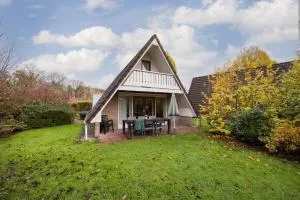 Ooievaar I Bungalow met Grote Tuin - Hijken