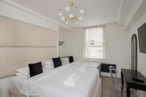Luxury Home with Terrace in Central Bath Sleeps 10