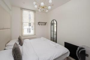 Luxury Home with Terrace in Central Bath Sleeps 10