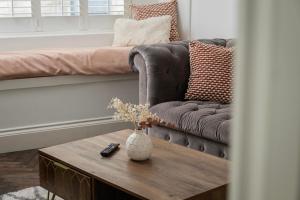 Luxury Home with Terrace in Central Bath Sleeps 10