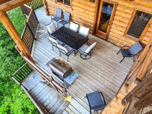 GrizzPaw Lodge - Mountain Resort - 5 Bedroom Chalet - Sleeps 14 People