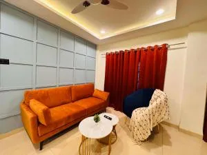 Home Escape Modern 3BHK Near Saket Square - Maheshwar