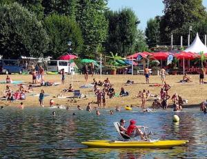 Campings Camping 4 etoiles - Piscine - efcfbi : photos des chambres