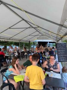 Campings Camping 4 etoiles - Piscine - efcfbi : photos des chambres
