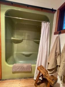 Room in Studio - Serene Studio Retreat in Cygnet with Private Entrance