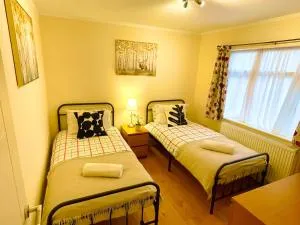 1BF-sleeps4-freeparking-pets-wifi- London - Enfield Lock
