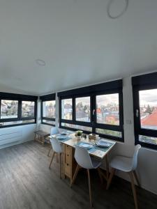 Appartements # Le 13 # Nouveau T3 renove au calme vue sur les Vosges : photos des chambres