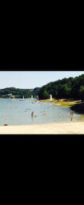 Mobilhome les pieds dans l eau avec piscine